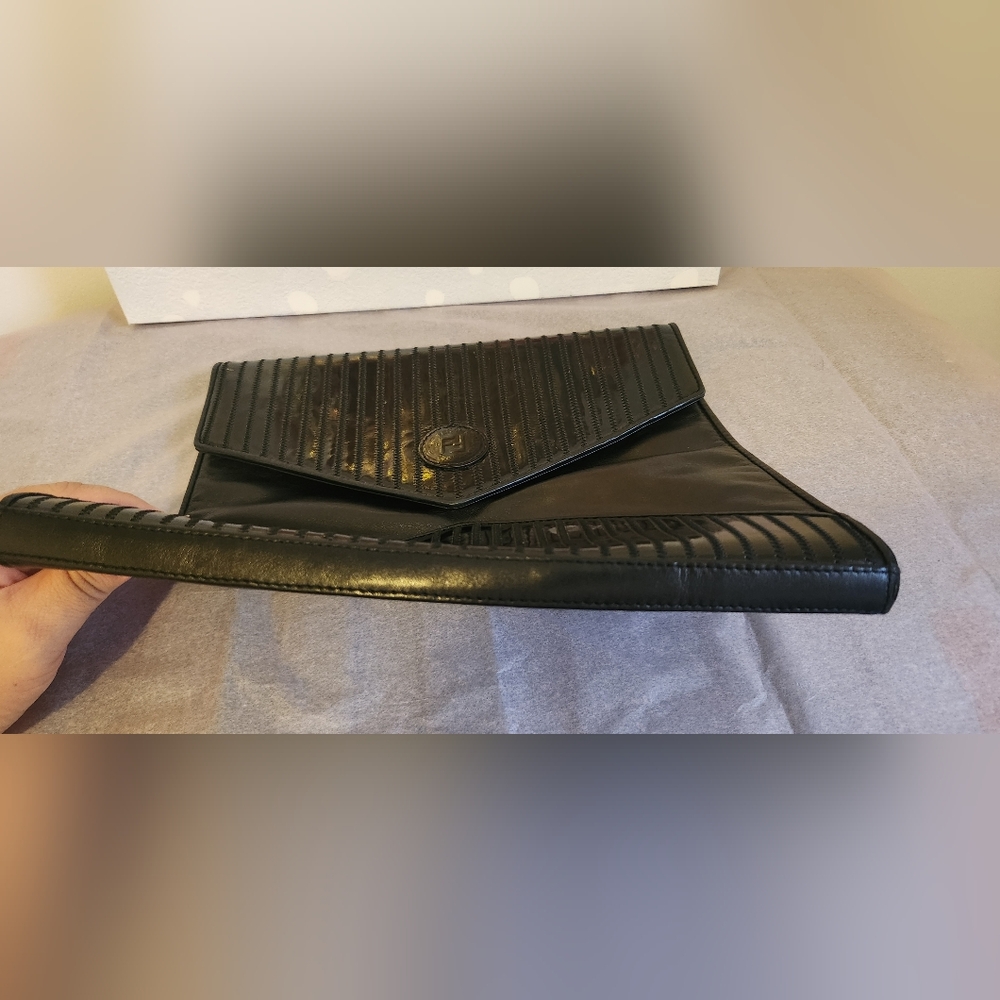 LIKE NEW!!!! FENDI CLUTCH - Picture 6 of 14